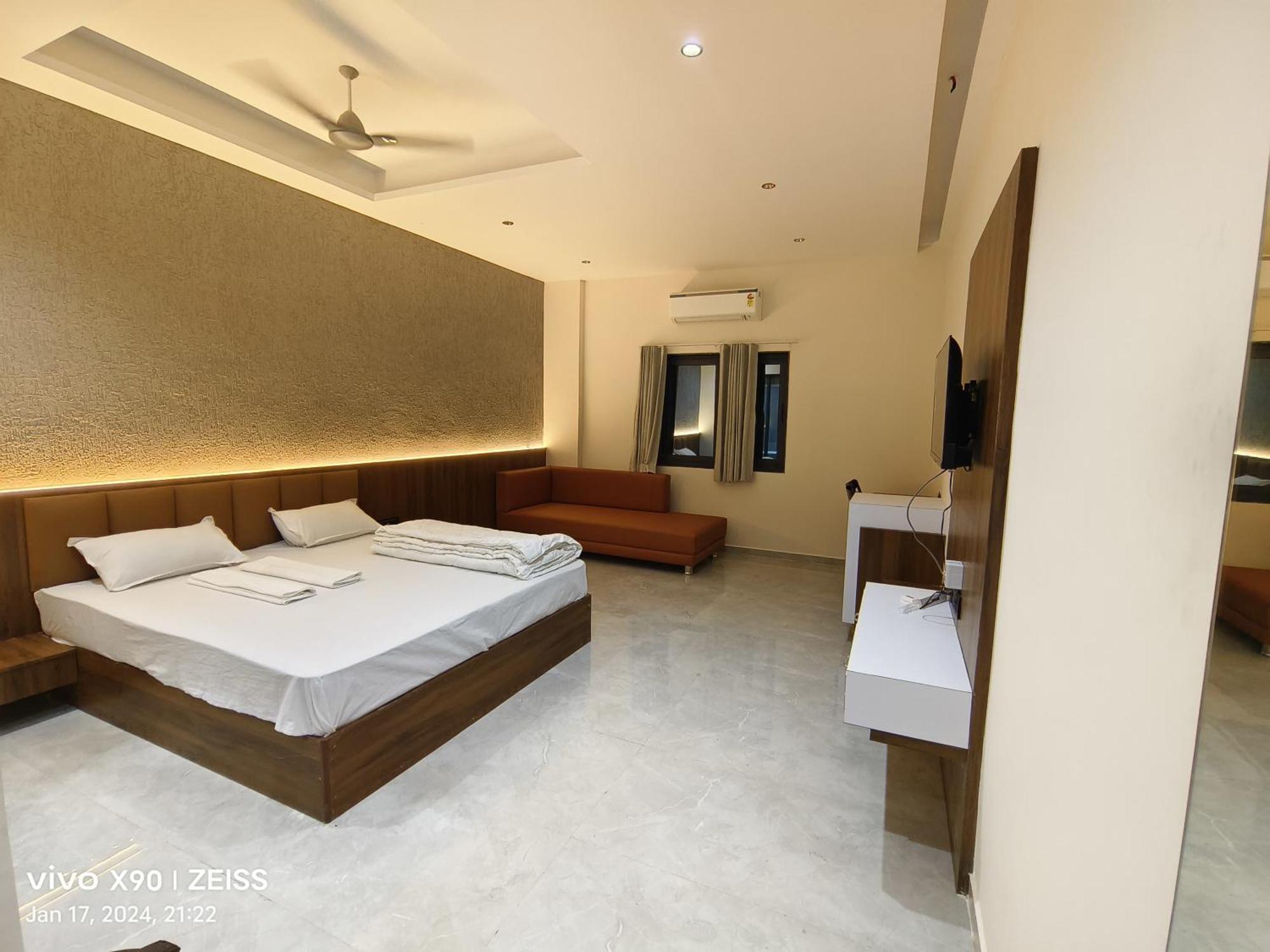 Hotel The Grand Khodiyar Visnagar Exterior photo