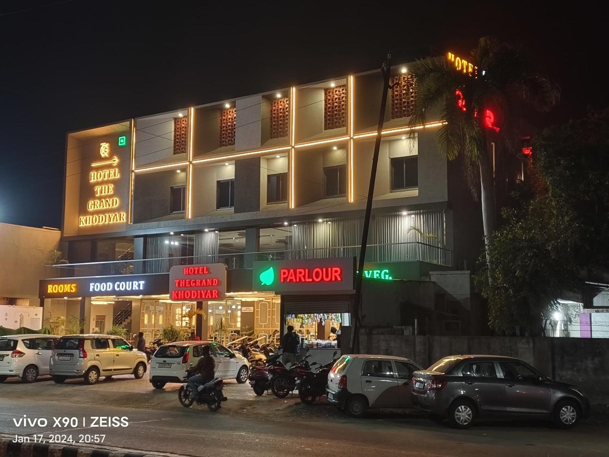 Hotel The Grand Khodiyar Visnagar Exterior photo