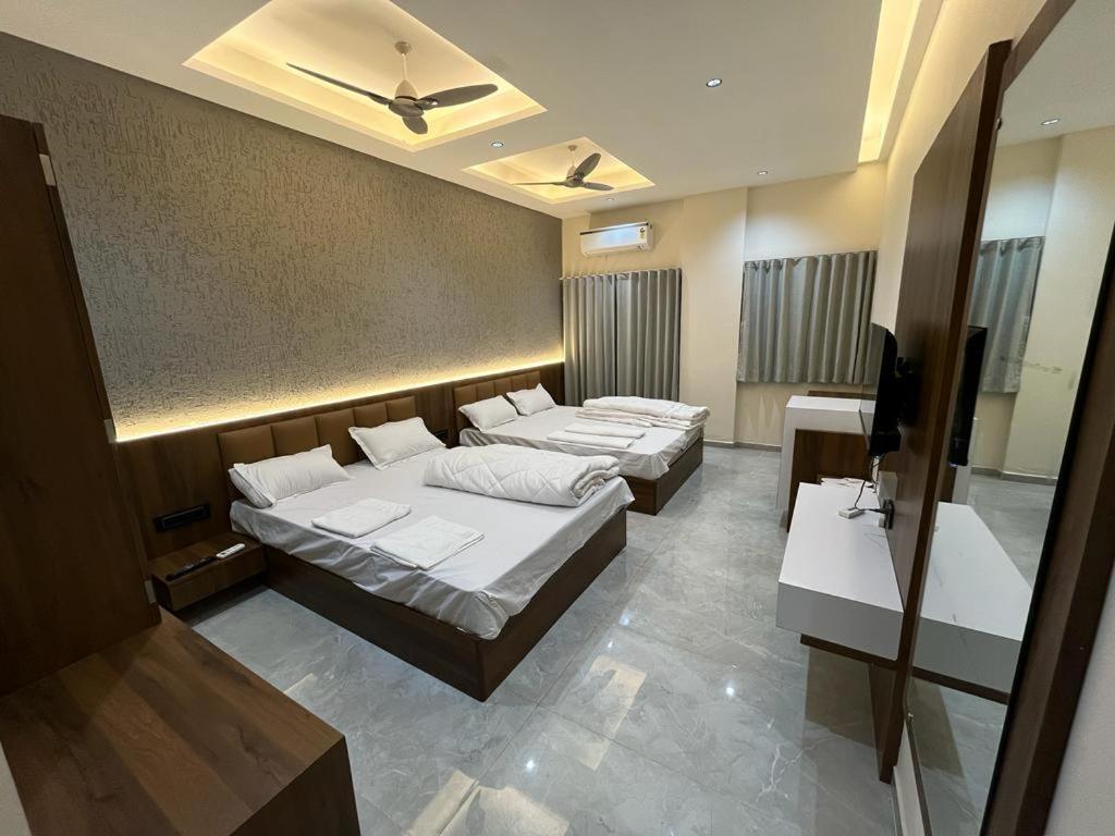 Hotel The Grand Khodiyar Visnagar Exterior photo