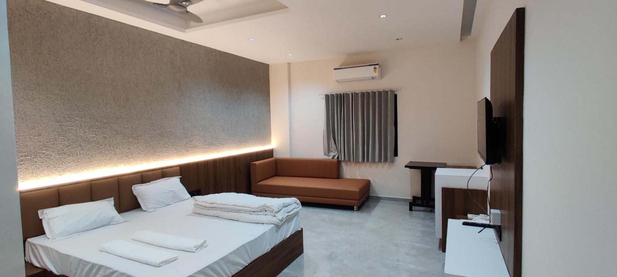 Hotel The Grand Khodiyar Visnagar Exterior photo