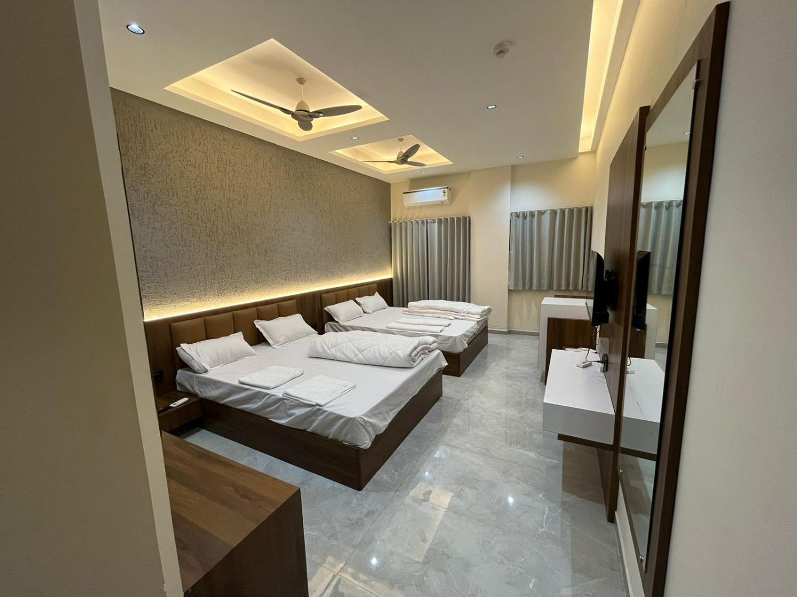 Hotel The Grand Khodiyar Visnagar Exterior photo