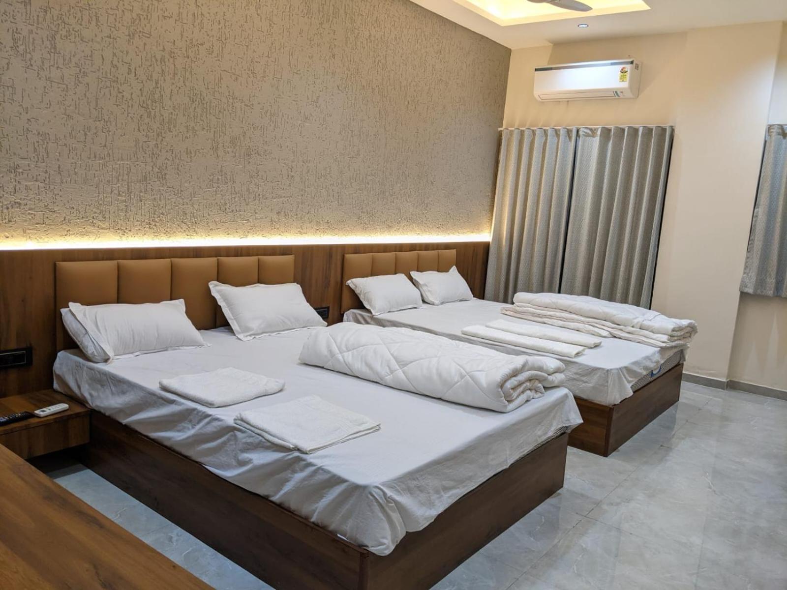 Hotel The Grand Khodiyar Visnagar Exterior photo