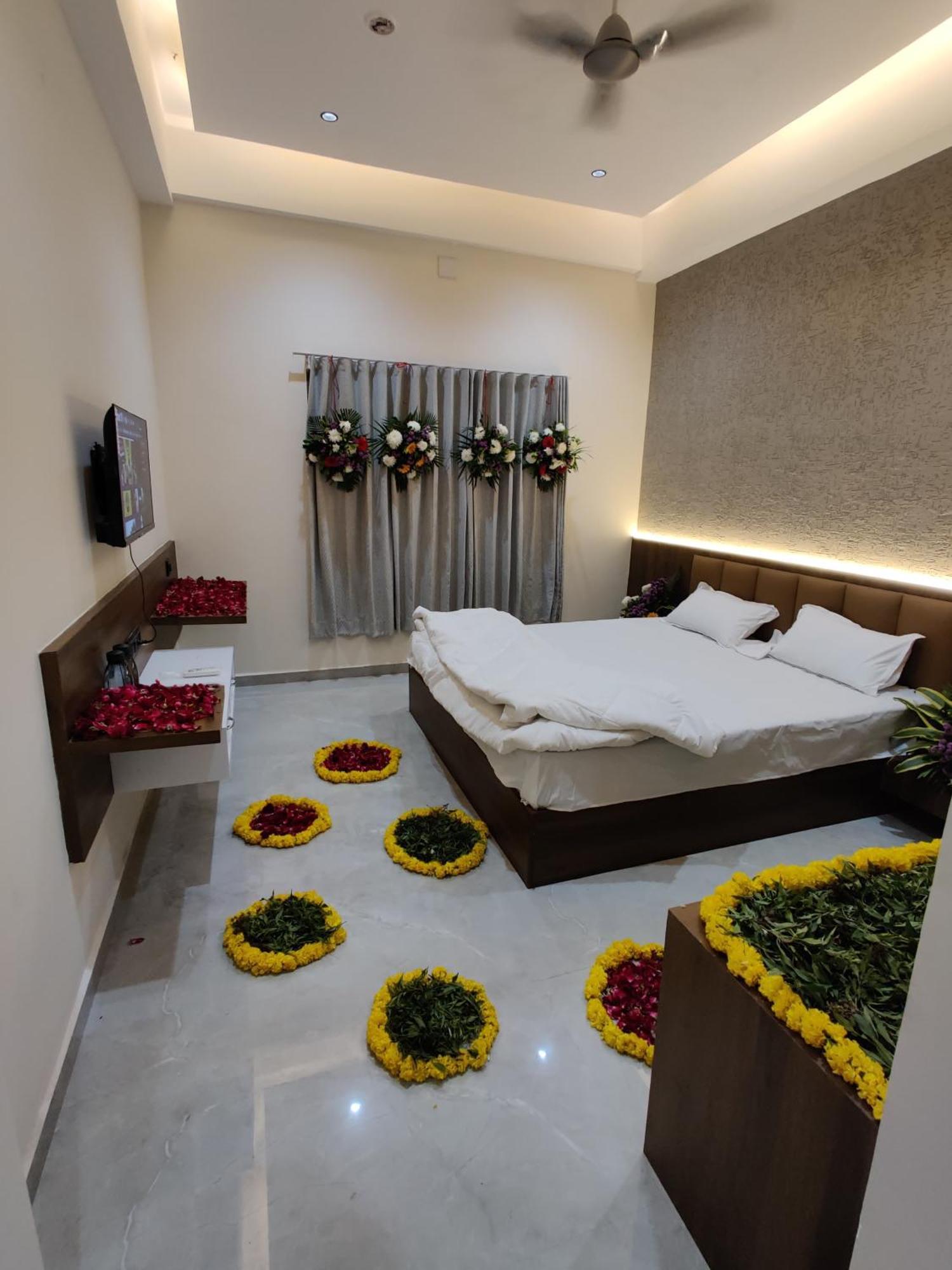 Hotel The Grand Khodiyar Visnagar Exterior photo